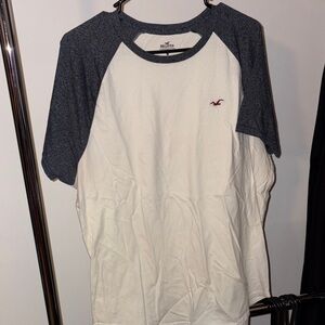 Hollister Men's Blue and White Short Sleeve Tee